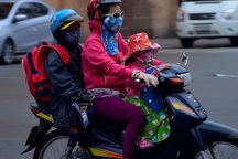 Người Sài Gòn diện áo ấm, khăn len trong tiết trời se lạnh