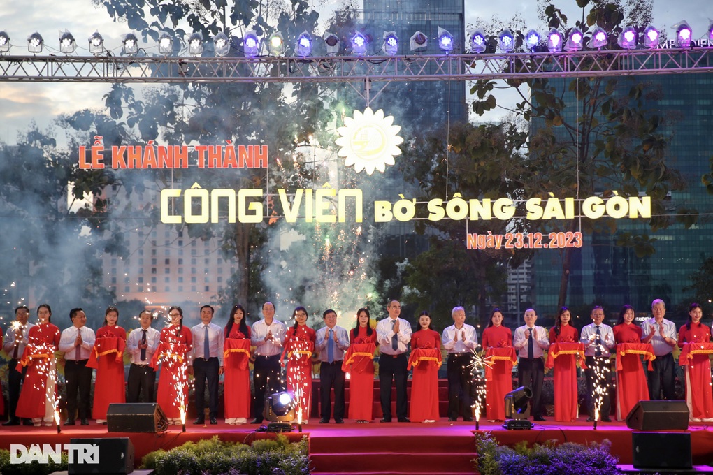 Công viên bờ sông Sài Gòn có vườn hoa hướng dương chính thức đón khách - 1 Công viên bờ sông Sài Gòn có vườn hoa hướng dương chính thức đón khách - 1