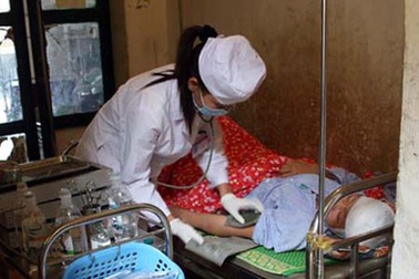 Ba cha con treo cổ bằng dây điện