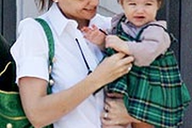 Bé Suri lịch sự và thân thiện