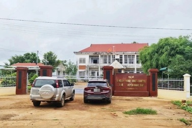 Tạm giữ chỉ huy trưởng ban quân sự xã tổ chức sử dụng ma túy ở cơ quan