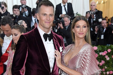 Gisele Bundchen diện váy gợi cảm
