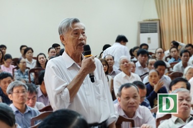 Cử tri "truy" có phải lái xe của Bí thư Đà Nẵng mua 12 lô đất?