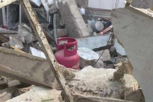 Tường nhà dân đổ sập sau tiếng nổ lớn, có người tử vong