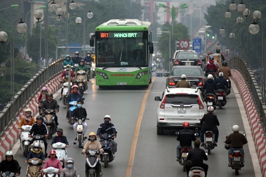 Toàn cảnh di chuyển của buýt nhanh Hà Nội nhìn từ trên cao