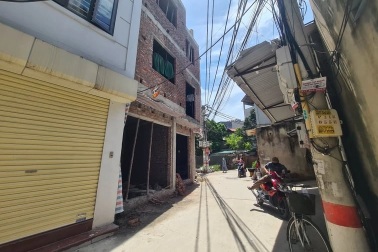 Người mua nhà trong ngõ ngao ngán vì càng đợi người bán càng tăng giá