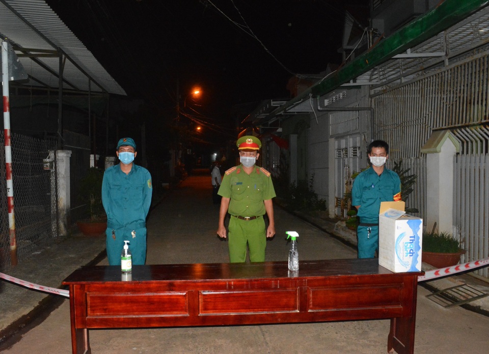 TP Buôn Ma Thuột phong tỏa con hẻm liên quan ca mắc Covid-19 - 1 TP Buôn Ma Thuột phong tỏa con hẻm liên quan ca mắc Covid-19 - 1