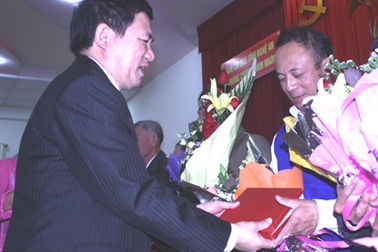 “Từng bị con nghiện đe dọa vì đấu tranh chống tham nhũng”