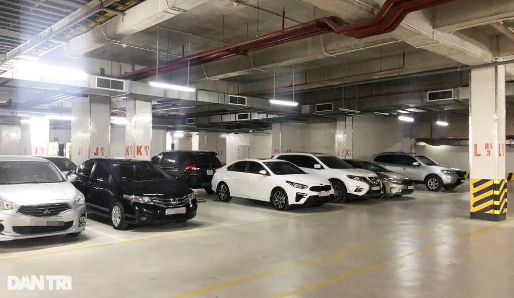 Bán nhà vì thiếu chỗ để ô tô, bỏ nửa tỷ vẫn không mua nổi lốt cho 4 bánh - 2 Bán nhà vì thiếu chỗ để ô tô, bỏ nửa tỷ vẫn không mua nổi lốt cho 4 bánh - 2