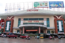 Vì sao hàng loạt ki ốt chợ lớn nhất Nghệ An đóng cửa, nghỉ bán?
