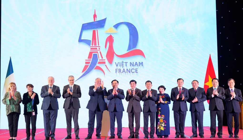 Chủ tịch Thượng viện Pháp: Pháp đã chạm tới trái tim của người Việt Nam - 4 Chủ tịch Thượng viện Pháp: Pháp đã chạm tới trái tim của người Việt Nam - 4