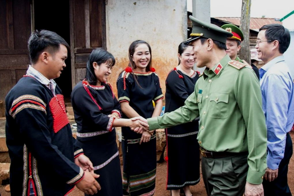 Bộ Công an xây 1.200 căn nhà tặng người nghèo tại Đắk Lắk - 3 Bộ Công an xây 1.200 căn nhà tặng người nghèo tại Đắk Lắk - 3