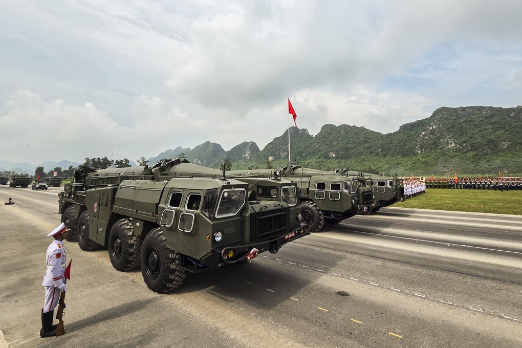Chiến sĩ vững vàng tiến bước dưới cái nắng trong buổi tổng hợp luyện A80 - 3 Chiến sĩ vững vàng tiến bước dưới cái nắng trong buổi tổng hợp luyện A80 - 3