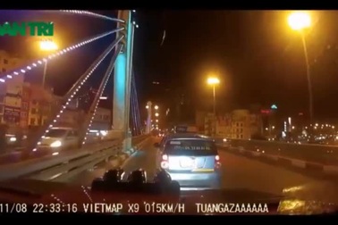 Cận cảnh hiện trường vụ tai nạn kinh hoàng tại cầu vượt Thái Hà - Chùa Bộc