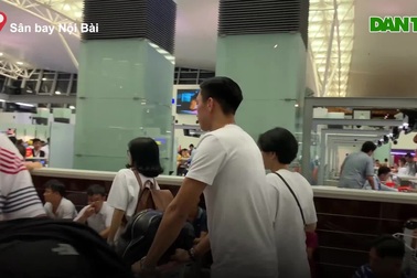 Quang Hải, Bùi Tiến Dũng đến sân bay, tiễn Văn Hậu sang Hà Lan