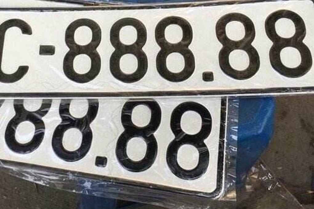 Vụ bấm 4 biển số siêu đẹp ở Đồng Nai: Tạm đình chỉ một công an huyện - 1 Vụ bấm 4 biển số siêu đẹp ở Đồng Nai: Tạm đình chỉ một công an huyện - 1