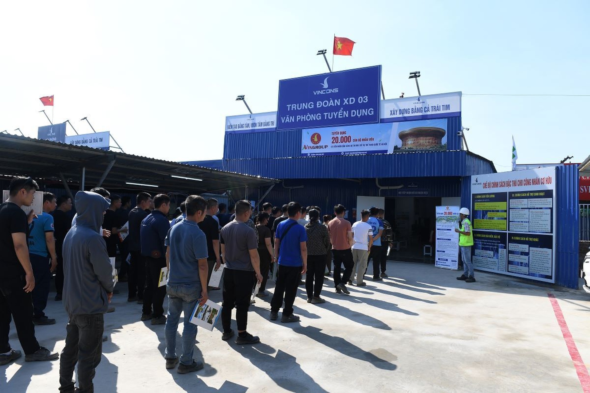 Không khí ngày tuyển dụng lao động cho dự án Khu đô thị Thể thao Quốc tế Hà Nội - 1