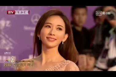 Lâm Chí Linh khoe nhan sắc quyến rũ tuổi 45