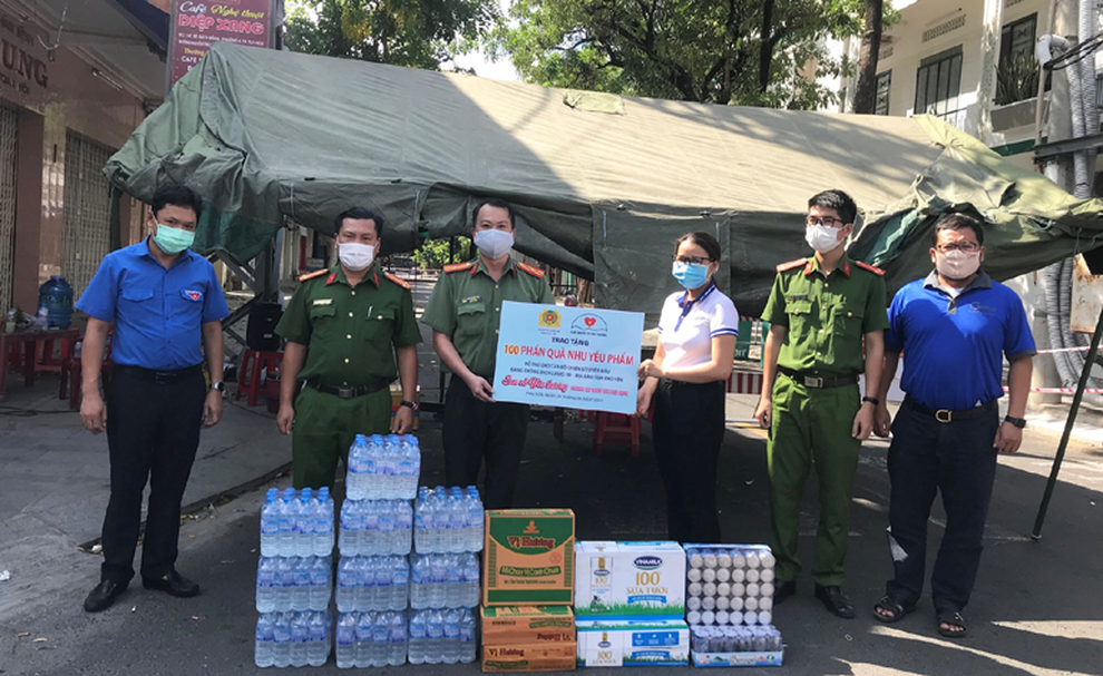Những chuyến xe yêu thương gửi đồng bào miền Nam - 1 Những chuyến xe yêu thương gửi đồng bào miền Nam - 1