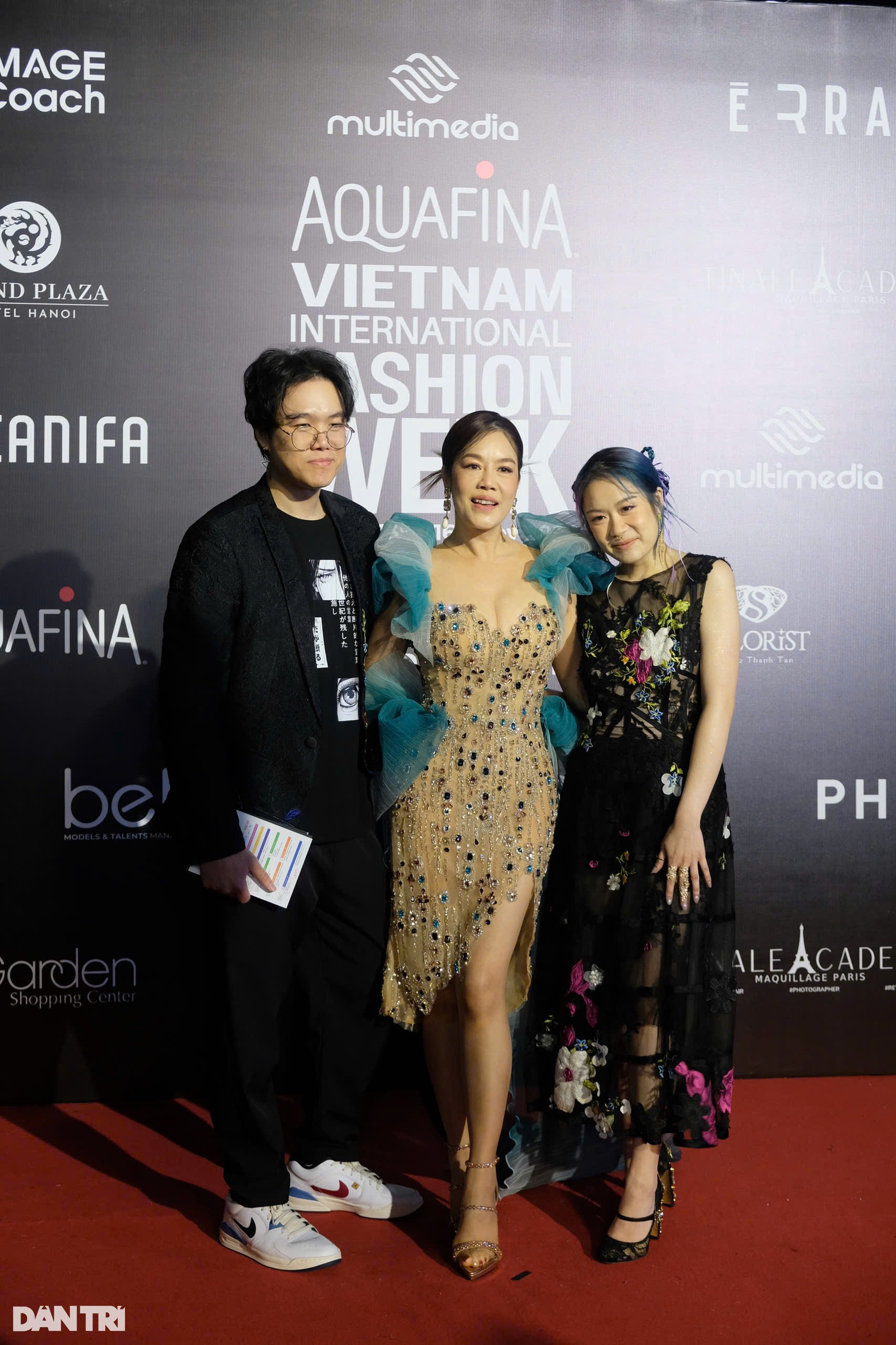Khán giả hò hét khi thấy gia đình bé Pam, cặp đôi Ninh Dương trên thảm đỏ - 8 Khán giả hò hét khi thấy gia đình bé Pam, cặp đôi Ninh Dương trên thảm đỏ - 8
