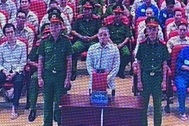 Con mua ma túy bán kiếm lời, nhờ mẹ nhận hàng giúp trong vụ VN10