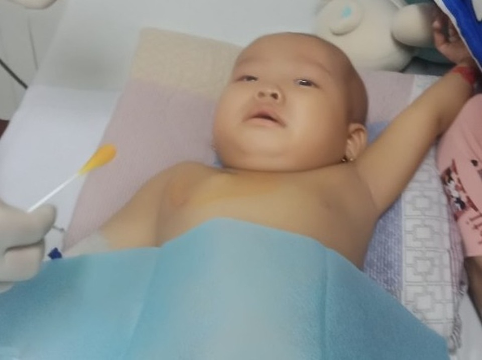 Người mẹ nghèo đôi dòng nước mắt nghẹn ngào cầu xin sự sống cho con - 1 Người mẹ nghèo đôi dòng nước mắt nghẹn ngào cầu xin sự sống cho con - 1