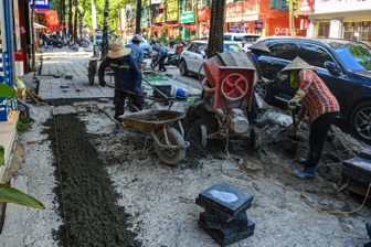 Nhiều vỉa hè ở Hà Nội được "thay áo mới"
