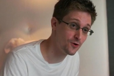 Phim tài liệu hé lộ cuộc sống chạy trốn của "kẻ tội đồ" Snowden