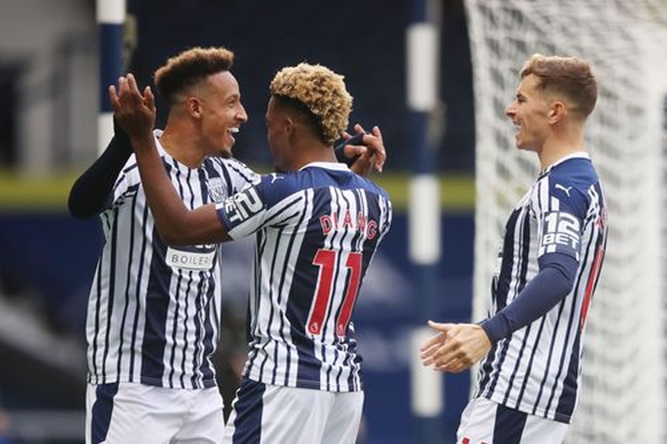 Sai lầm của trọng tài giúp Chelsea thoát thua West Brom - 6 Sai lầm của trọng tài giúp Chelsea thoát thua West Brom - 6