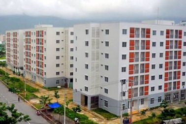 Doanh nghiệp xây nhà cho người lao động ở rồi khấu trừ tiền lương: Tại sao không?