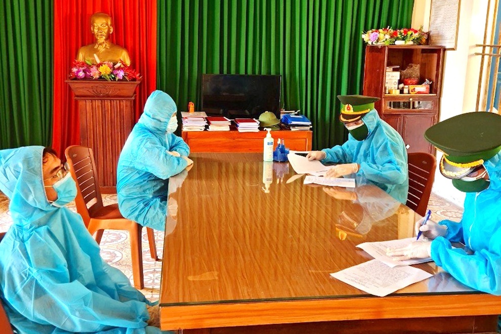 Ngăn chặn 4 người chuẩn bị lên tàu nước ngoài vượt biển trái phép - 1 Ngăn chặn 4 người chuẩn bị lên tàu nước ngoài vượt biển trái phép - 1