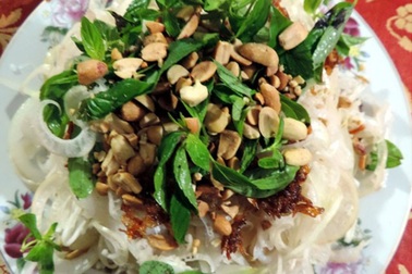 Về Hòn Khói thưởng thức gỏi lua trứ danh khiến du khách "phát thèm"