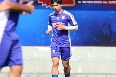 Công Phượng trở lại sân tập sau lễ đính hôn