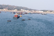 Ấm áp tình quân dân y giữa trùng khơi