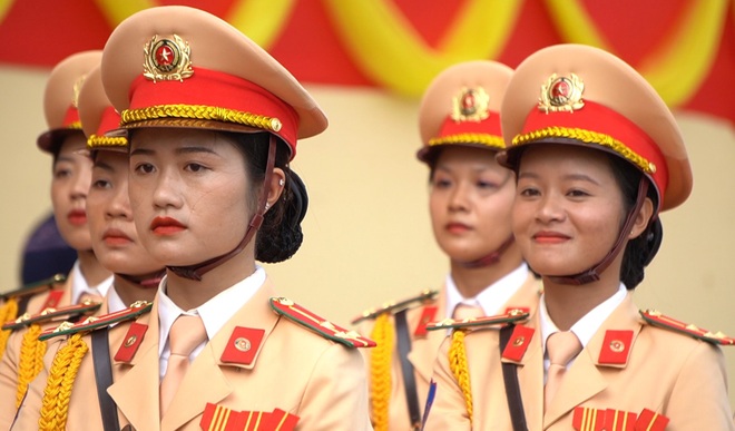 Hàng trăm nữ cảnh sát diễu binh, diễu hành tại Hà Nội - 5 Hàng trăm nữ cảnh sát diễu binh, diễu hành tại Hà Nội - 5
