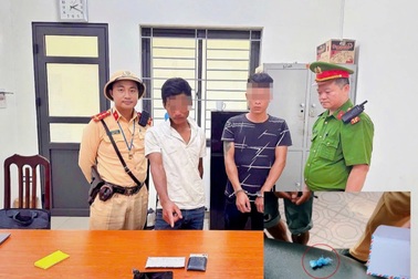 CSGT Hà Nội phát hiện hai thanh niên tàng trữ ma túy