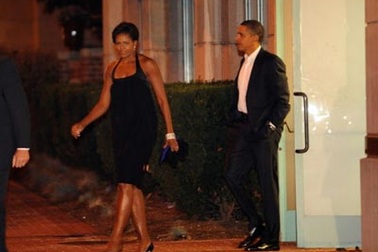 Vợ chồng Obama kỷ niệm 17 năm ngày cưới