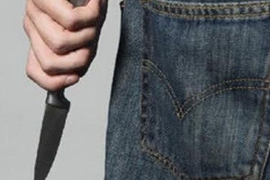 Ghen tuông, thiếu niên 17 tuổi cầm dao đâm chết “tình địch”