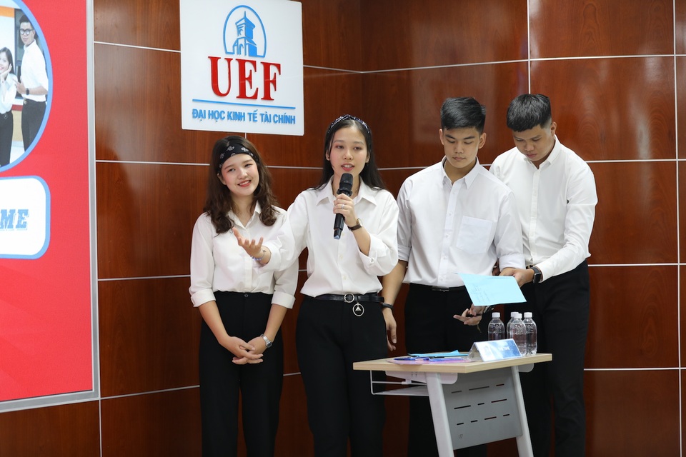 Giành quán quân nhờ tranh luận “Có nên lập gia đình trước năm 30 tuổi?” - 4 Giành quán quân nhờ tranh luận “Có nên lập gia đình trước năm 30 tuổi?” - 4
