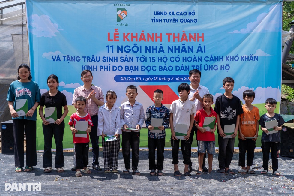 Bạn đọc Dân trí giúp 11 hộ ở “nóc nhà Đông Bắc” hiện thực hóa ước mơ - 16 Bạn đọc Dân trí giúp 11 hộ ở “nóc nhà Đông Bắc” hiện thực hóa ước mơ - 16