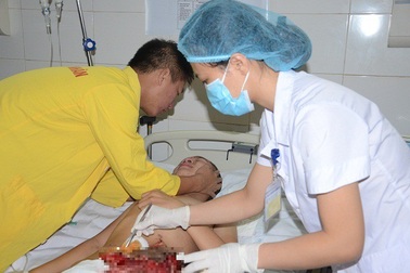 Gặp nạn trên đường đi học, tính mạng cậu bé 15 tuổi nguy kịch