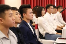 Cầu thủ Quang Hải nhận học bổng toàn phần tại trường đại học Kinh tế