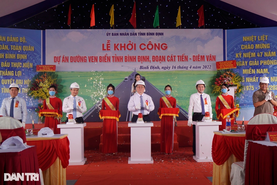 Khởi công xây dựng tuyến đường ven biển hơn 2.600 tỷ đồng - 1 Khởi công xây dựng tuyến đường ven biển hơn 2.600 tỷ đồng - 1