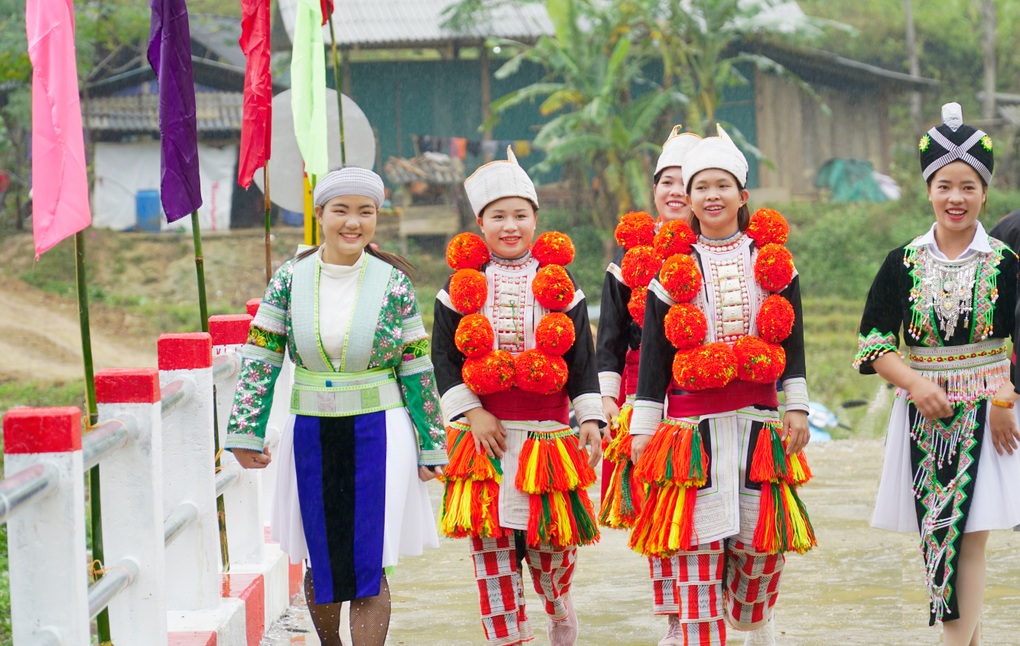 Cây cầu góp phần đổi đời bản làng nghèo bên suối - 5 Cây cầu góp phần đổi đời bản làng nghèo bên suối - 5