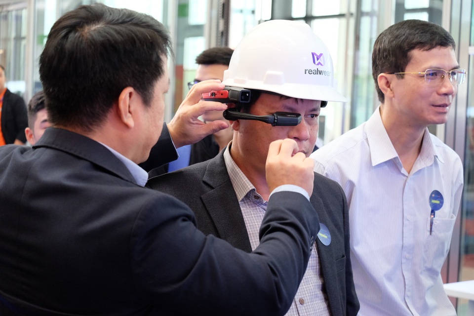 FPT đưa công nghệ AI, robot đến triển lãm công nghệ lớn nhất trong năm - 6 FPT đưa công nghệ AI, robot đến triển lãm công nghệ lớn nhất trong năm - 6