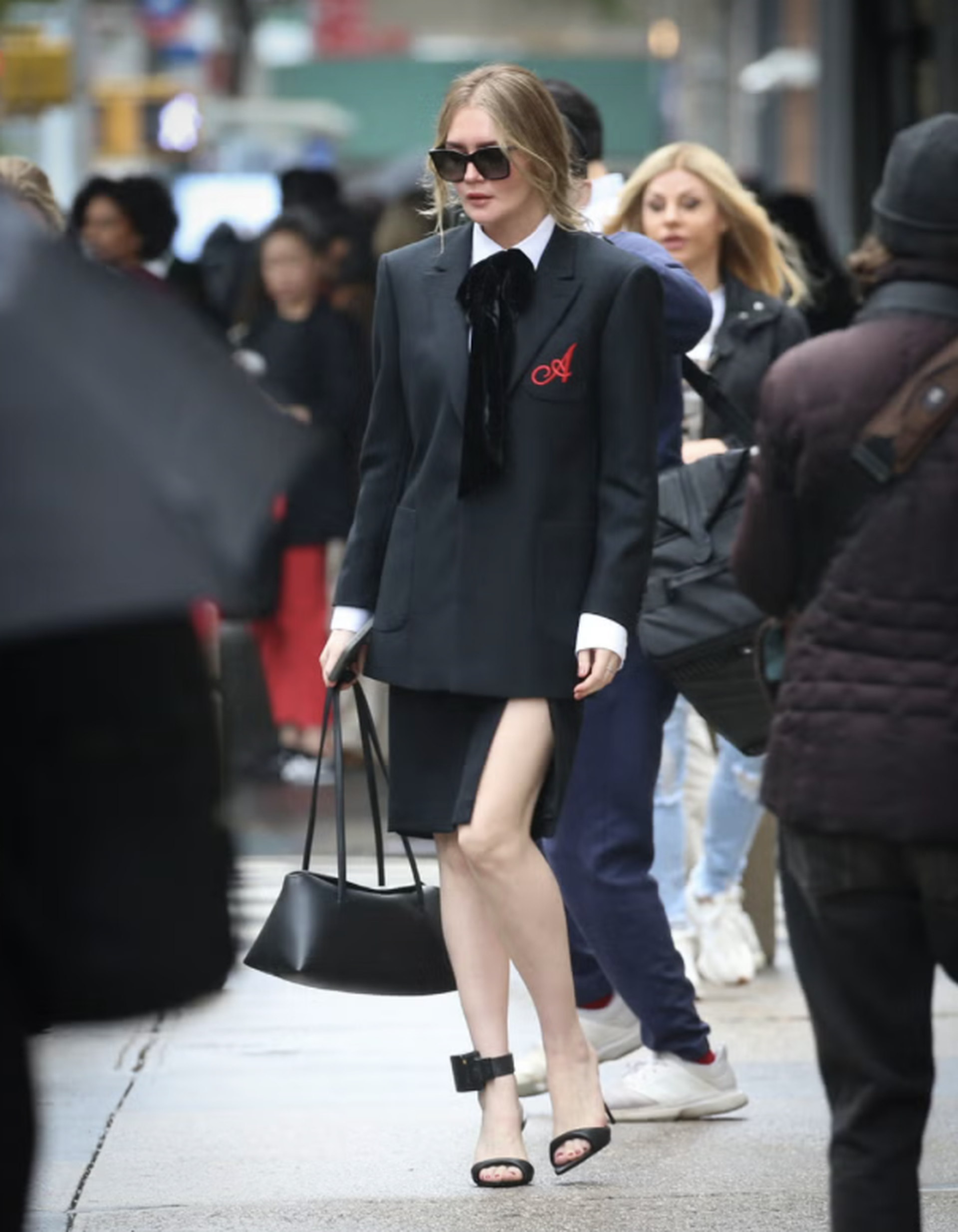 Anna Delvey: Từ thánh lừa đảo đến người mẫu được nhiều nhà mốt săn đón - 1 Anna Delvey: Từ thánh lừa đảo đến người mẫu được nhiều nhà mốt săn đón - 1