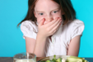 Trẻ hay buồn nôn khi ăn có đáng lo?