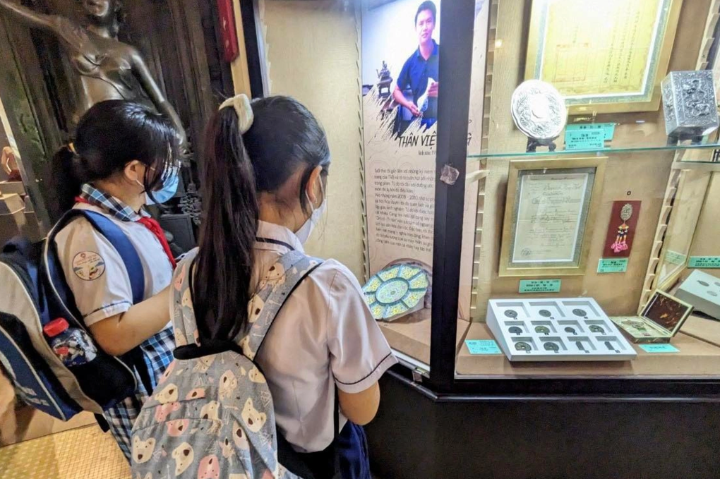 150 học sinh thi viết văn với chủ đề: Lịch sử trong tôi là... - 1 150 học sinh thi viết văn với chủ đề: Lịch sử trong tôi là... - 1