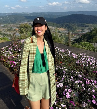 "Nữ hoàng phim xưa" Quỳnh Lam hạnh phúc bên bạn trai cao 1,8m kém 9 tuổi - 10 "Nữ hoàng phim xưa" Quỳnh Lam hạnh phúc bên bạn trai cao 1,8m kém 9 tuổi - 10