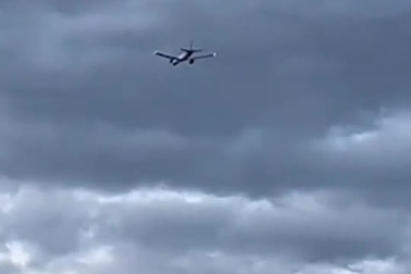 Máy bay chở 273 người bất ngờ phun lửa, bốc cháy ngùn ngụt giữa không trung